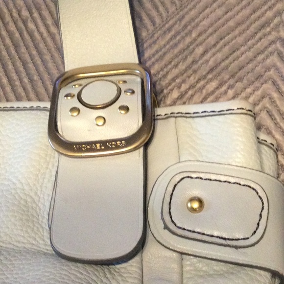 Michael Kors blue pebble leather satchel with canvas lining and 6  pocket. - Picture 4 of 13